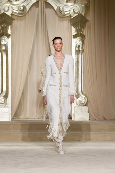 Look 10